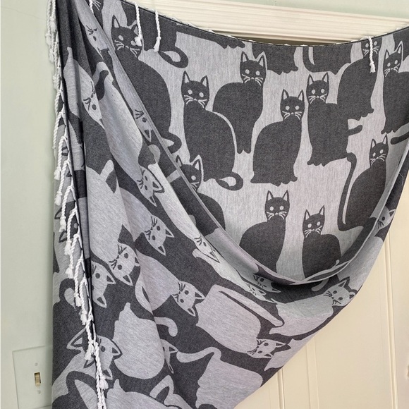 Cat’s Meow Wrap Towel Black + White Loom Weave Organic Cotton Hand Tied Tassels - Picture 4 of 15